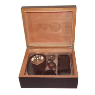 Humidor 40 szál szivar részére, cédrusfa szivar tároló doboz, párásítóval, hygrométerrel - fekete + AJÁNDÉK szett!