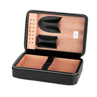 Utazó humidor 4 szál szivarhoz - cédrusfa szivartartó doboz, fekete bőr borítású (20x14cm)