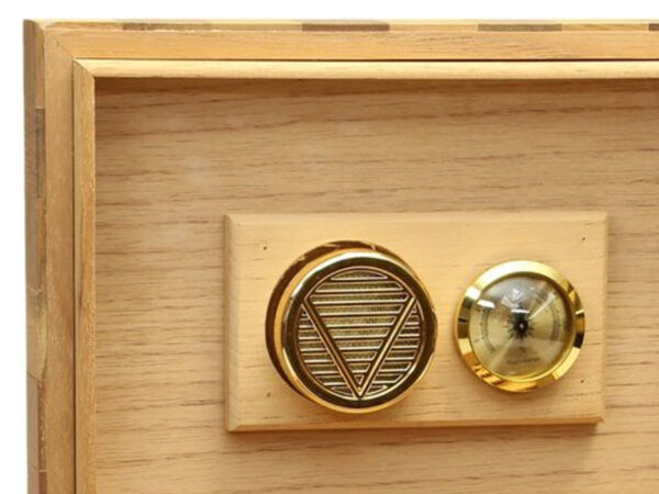 Humidor 50 szál szivar részére, spanyol cédrusfa szivar doboz, párásító, hygrométer - kockás - Image 4