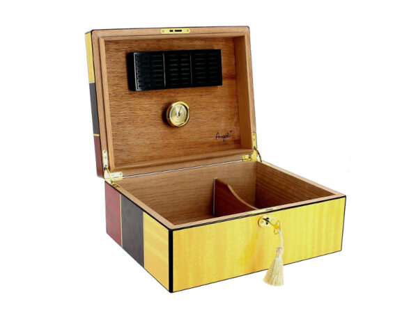 Humidor 50 szál szivar részére, lakkozott spanyol cédrusfa szivartartó doboz, kulccsal zárható, párásító és belső hygrometer - Cigarman - Image 2