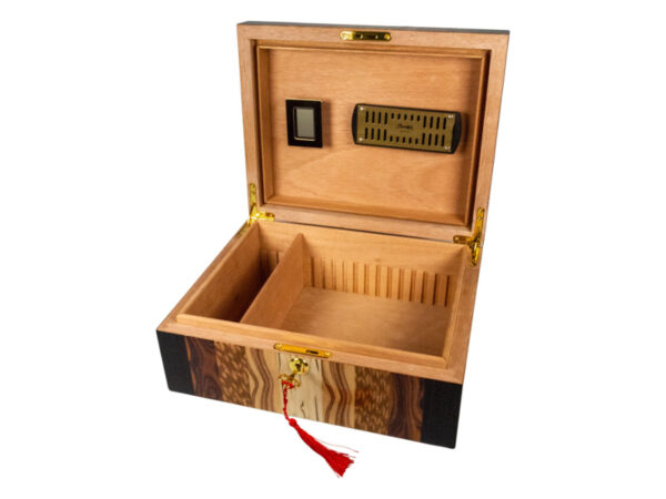 Humidor 50 szál szivar részére, lakkozott spanyol cédrusfa szivartartó doboz, kulccsal zárható, párásító, hygrometer - Passatore - Image 2