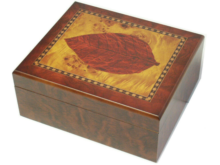 Humidor 40 szivar részére, cédrusfa szivartartó doboz, dohánylevél díszítéssel - Image 5