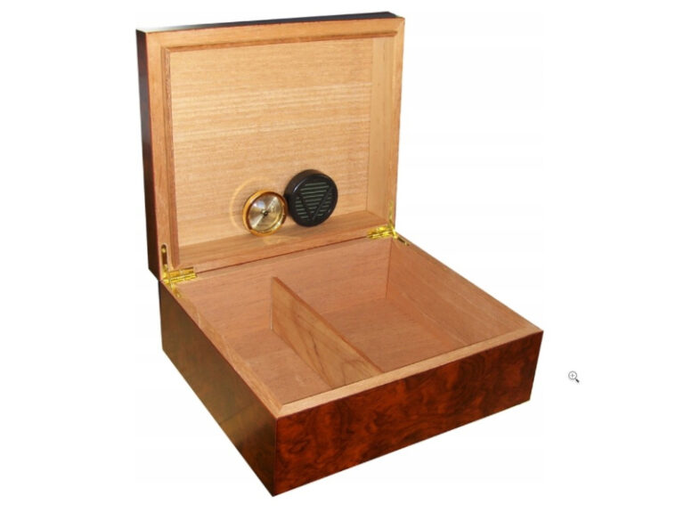 Humidor 40 szivar részére, cédrusfa szivartartó doboz, dohánylevél díszítéssel - Image 2