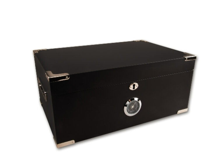 Humidor 80 szivar részére, cedrusfa szivar doboz, matt fekete + szivarvágó olló