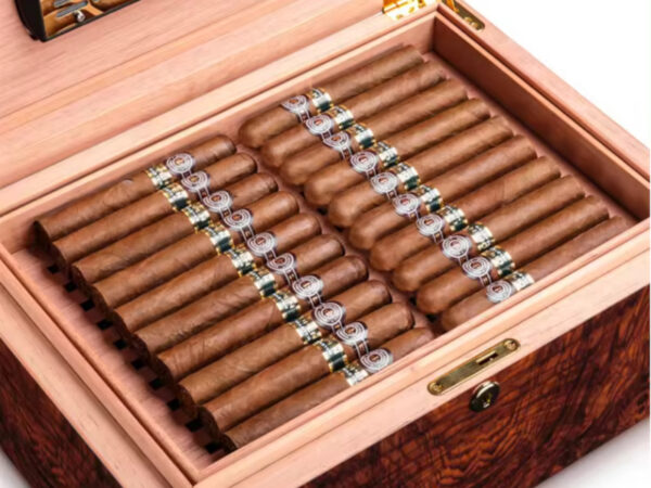 Luxus Humidor 60-80 szál szivar részére, Habana spanyol cédrusfa szivar doboz, párásítóval, hygrométerrel - Image 7
