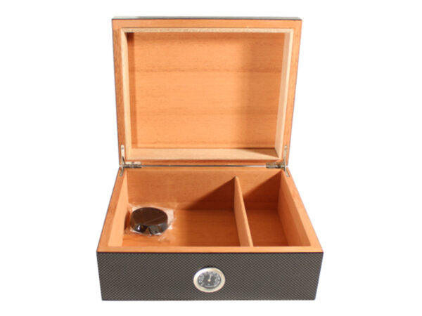 Humidor 30 szál szivar részére, spanyol cédrusfa szivartartó doboz, párásító és külső hygrometer - Carbon bevonattal - Image 2