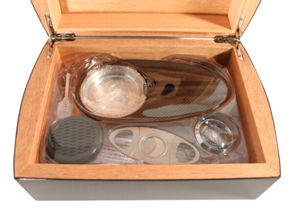 Humidor 30 szivar részére, spanyol cédrusfa szivar tároló doboz, carbon-bevonat, hygrométer, párásító + AJÁNDÉK szett! - Image 3