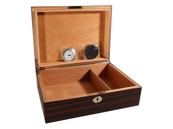 Humidor 40 szivar részére, TIKK-hatású, spanyol cédrusfa szivar tároló doboz, hygrométer, párásító - Image 2