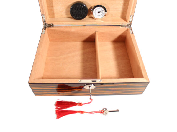 Humidor 40 szivar részére, spanyol cédrusfa szivar tároló doboz, hygrométer, párásító - Makassar-design - Image 3
