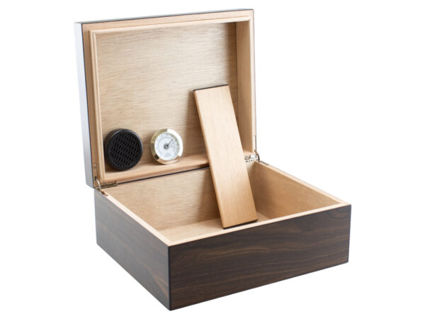Humidor 50 szál szivar részére, dióbarna színű, spanyol cédrusfa szivartartó doboz, párásító és belső hygrometer - szivar díszítéssel - Image 2