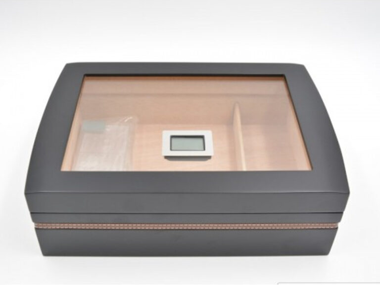 Humidor 40 szál szivarnak, cédrusfa szivar doboz, üvegtető, párásítóval, digitális higrométerrel - fekete - Image 3