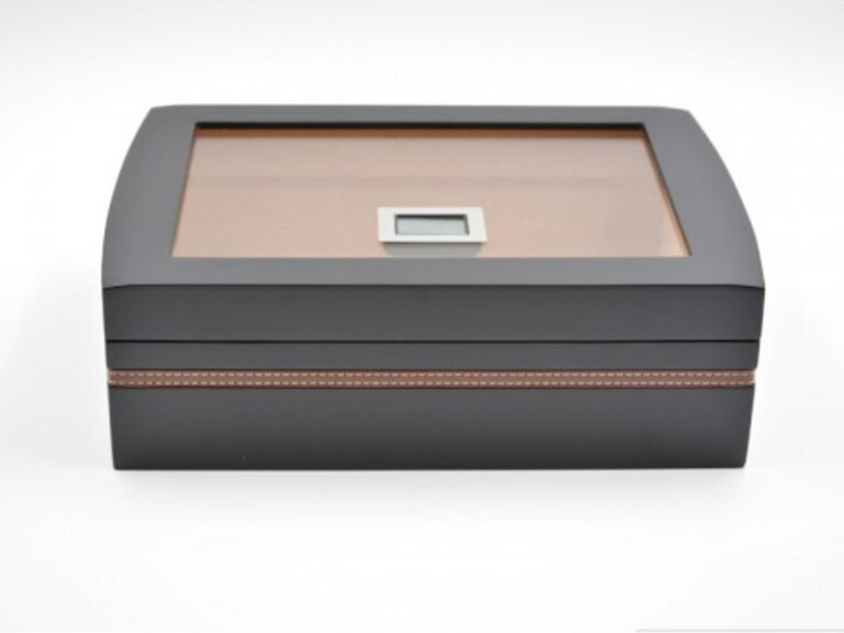 Humidor 40 szál szivarnak, cédrusfa szivar doboz, üvegtető, párásítóval, digitális higrométerrel - fekete
