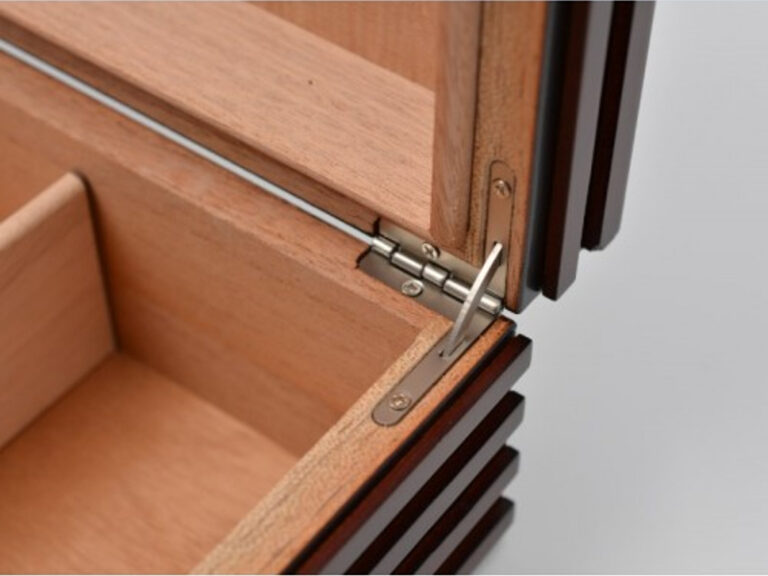 Humidor 40 szál szivarnak, fekete-cseresznye színű, cédrusfa szivar doboz, párásítóval és külső hygrometerrel - Image 9
