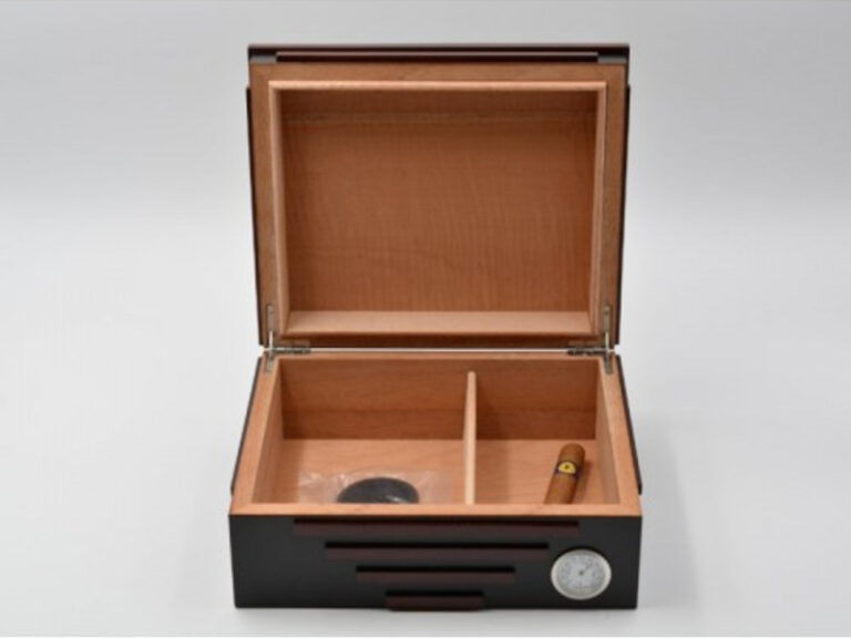 Humidor 40 szál szivarnak, fekete-cseresznye színű, cédrusfa szivar doboz, párásítóval és külső hygrometerrel - Image 10