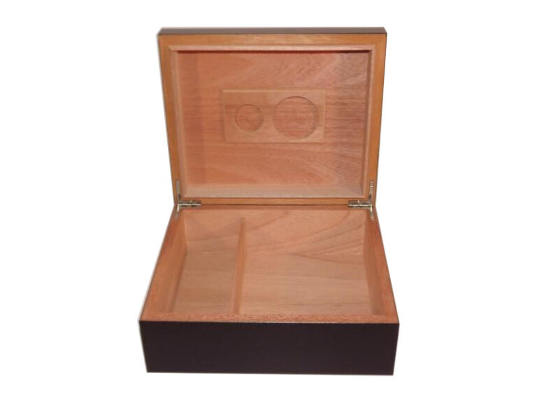 Humidor 40 szál szivar részére, cédrusfa szivar tároló doboz, párásítóval, hygrométerrel - fekete + AJÁNDÉK szett! - Image 5