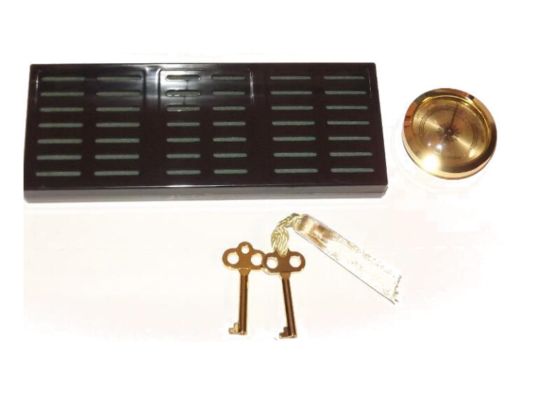 Humidor 30 szál szivar részére, mintás, lakkozott szivartartó doboz, kulccsal zárható, párásító és belső hygrometer - Image 5