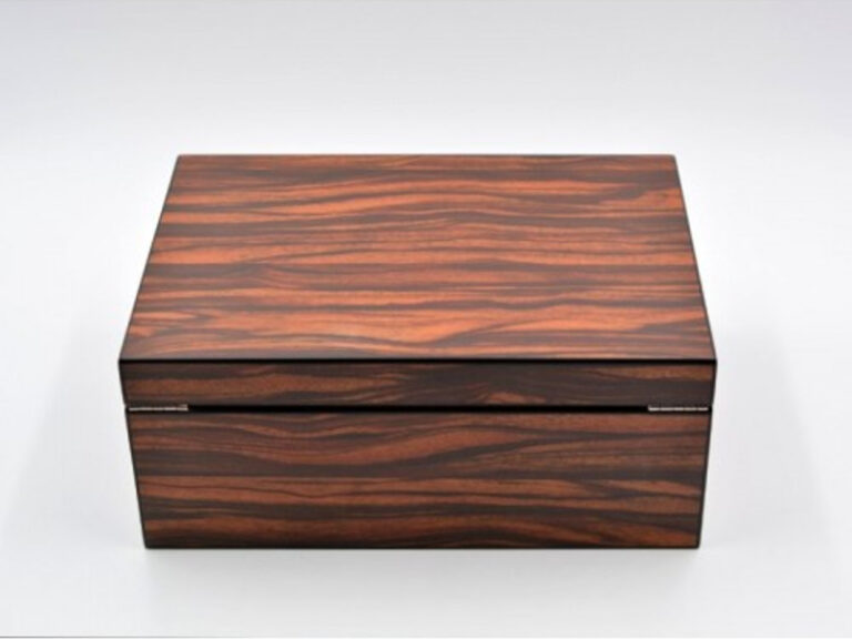 Exkluzív-Luxus humidor 50 szál szivar részére, cédrusfa szivar doboz, DIGITÁLIS hygrométerrel - barna-csíkos - Image 8