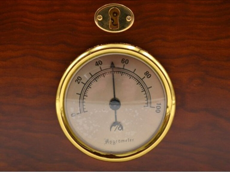 Humidor 50 szivar részére, barna színű cédrusfa szivar doboz, mintás üvegtetővel, külső hygrometerrel - Image 8