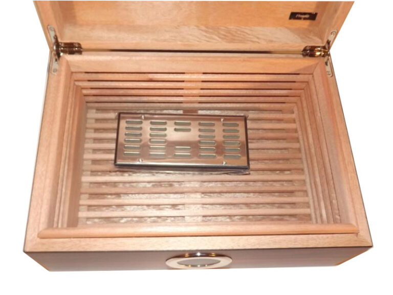 Exkluzív-Luxus humidor 50 szál szivar részére, cédrusfa szivar doboz, DIGITÁLIS hygrométerrel - barna-csíkos - Image 4
