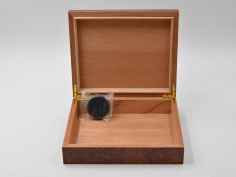 Humidor 25 szál szivarnak, gyökérmintás barna színű, párásítóval - Image 8