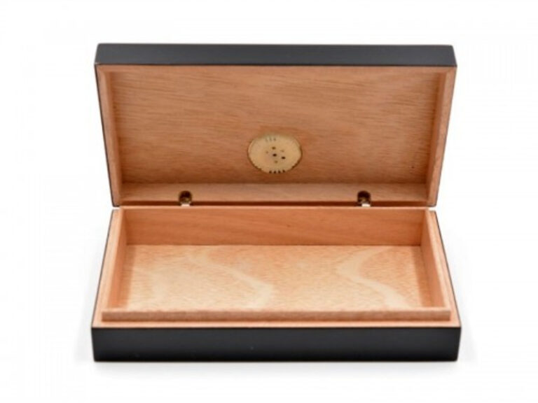 Utazó humidor - cédrusfa szivartartó doboz, párásítóval és külső hygrométerrel, fekete (19x11cm) - Image 7