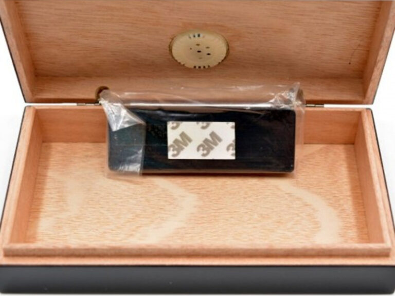 Utazó humidor - cédrusfa szivartartó doboz, párásítóval és külső hygrométerrel, fekete (19x11cm) - Image 8
